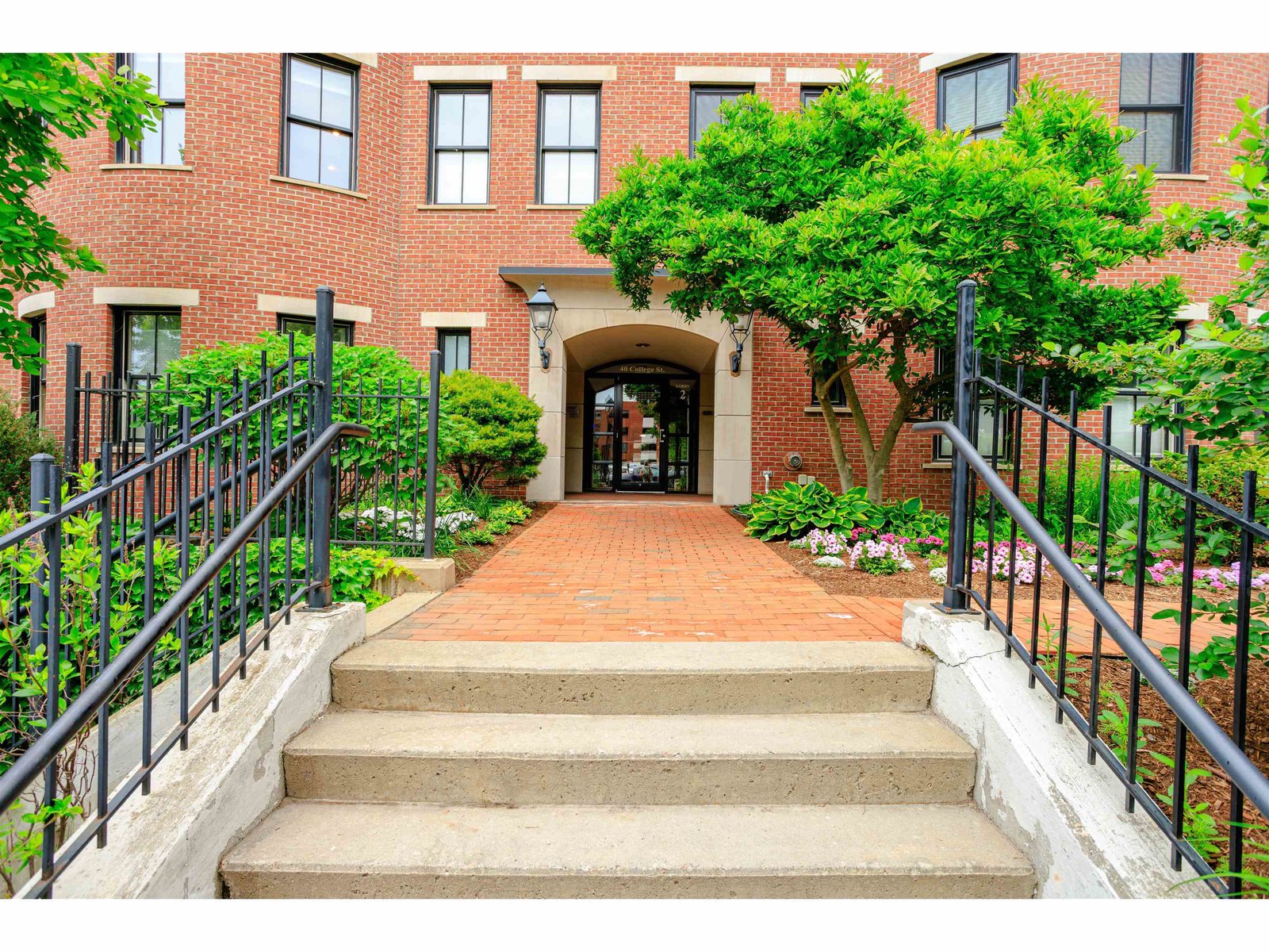 40 College Street, Unit 204C