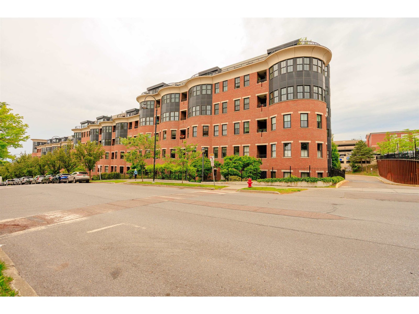 40 College Street, Unit 204C
