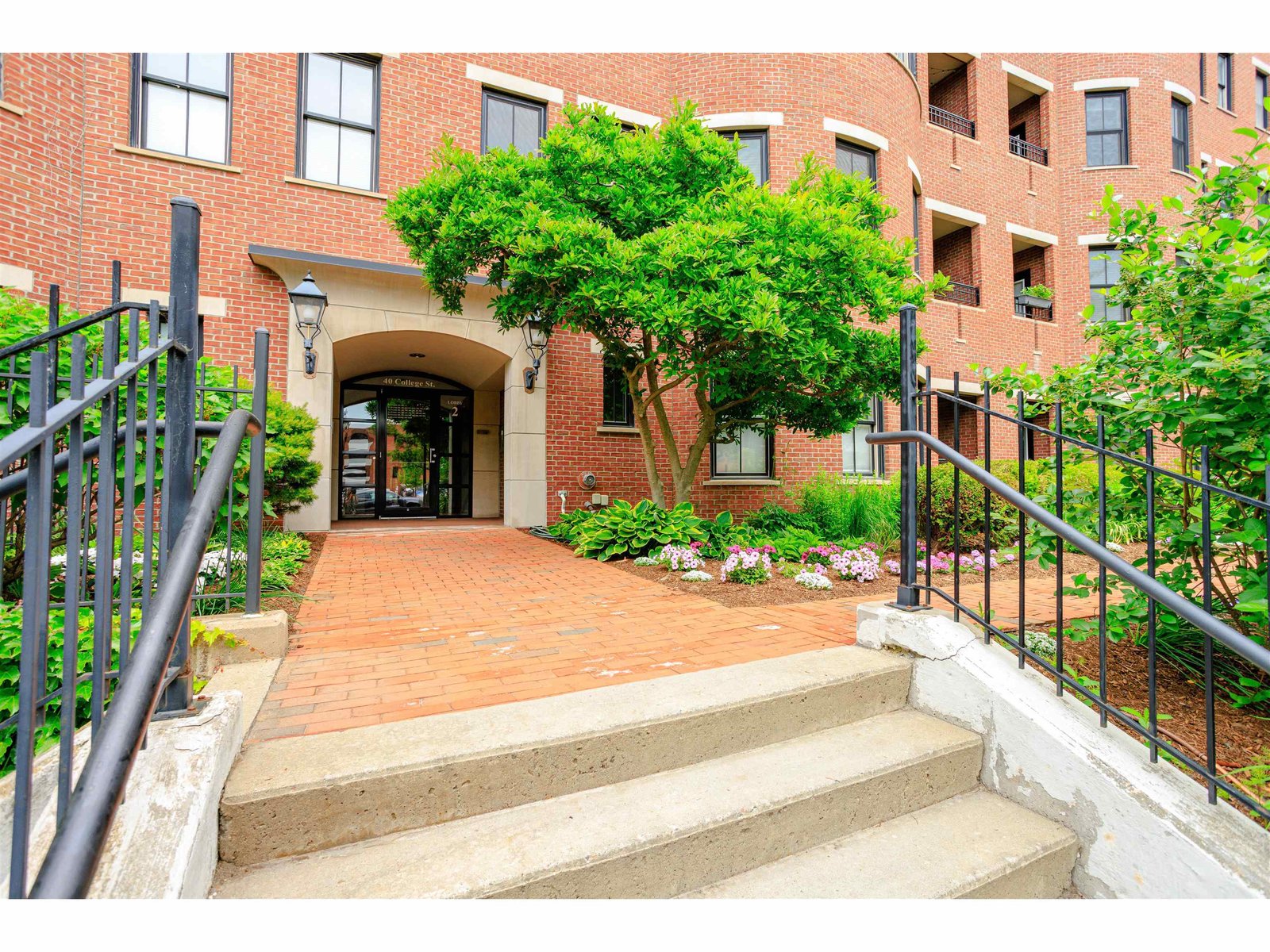 40 College Street, Unit 204C