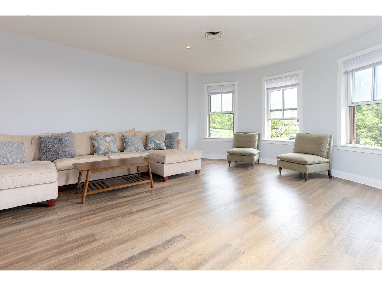 40 College Street, Unit 204C
