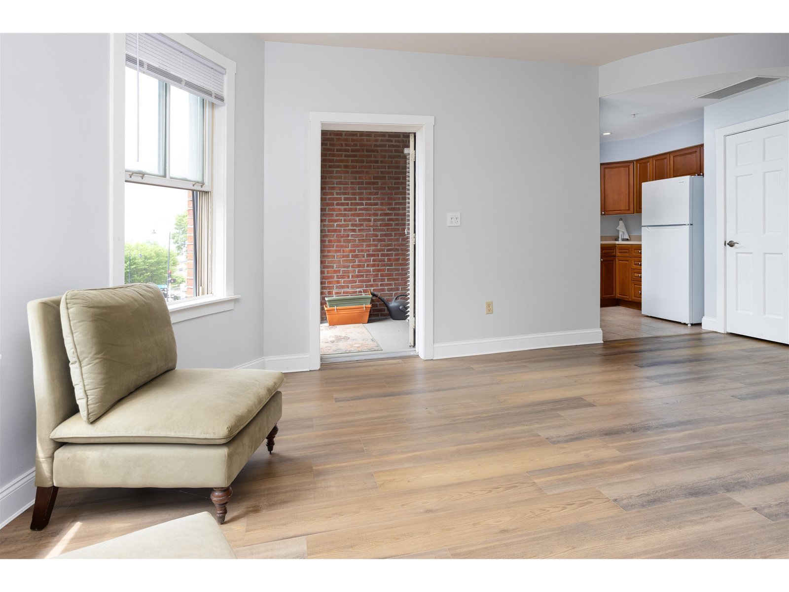 40 College Street, Unit 204C