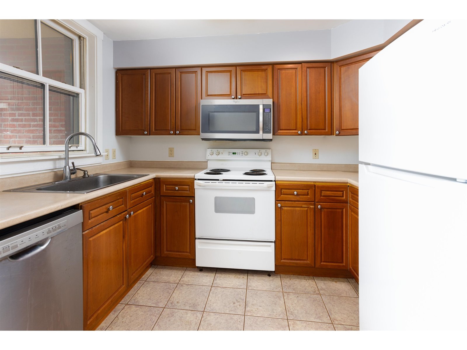 40 College Street, Unit 204C