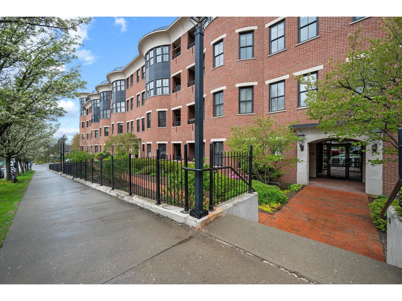 40 College Street, Unit 210