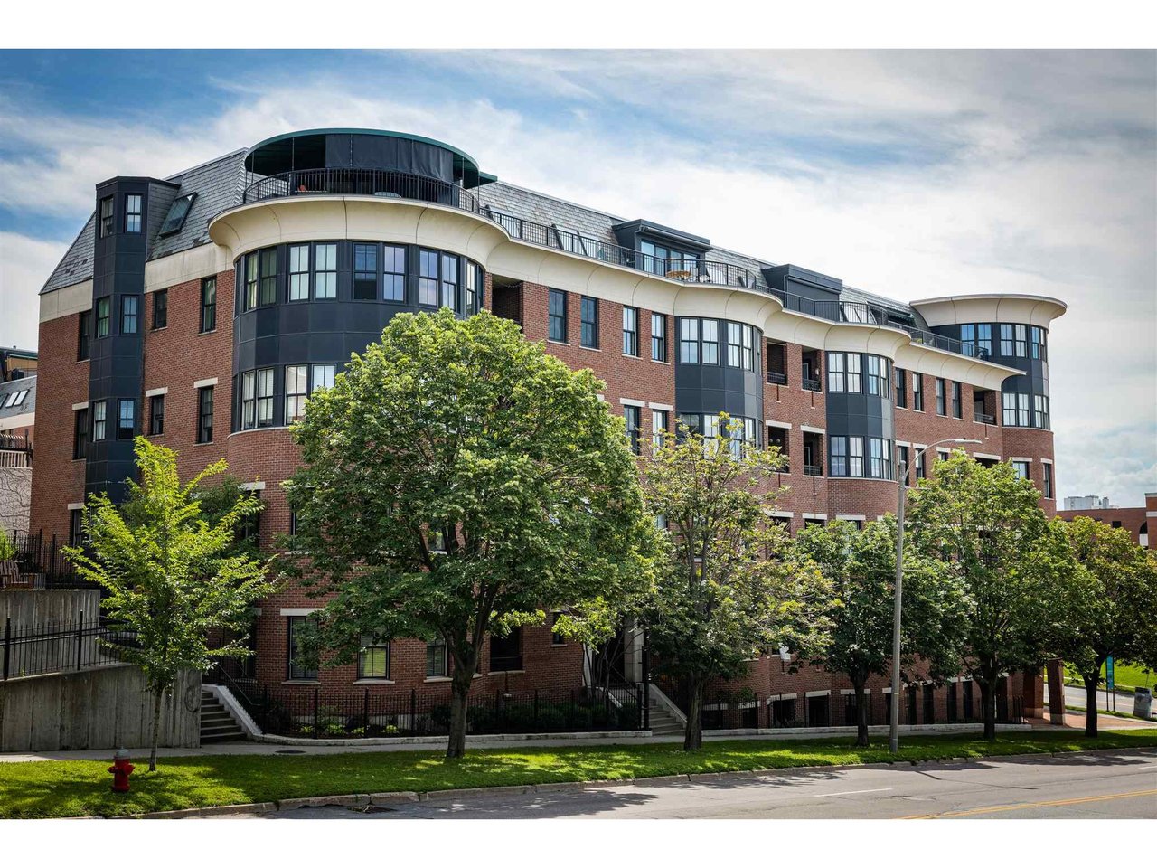 40 College Street, Unit 301
