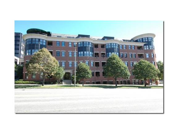 40 College Street, Unit 302