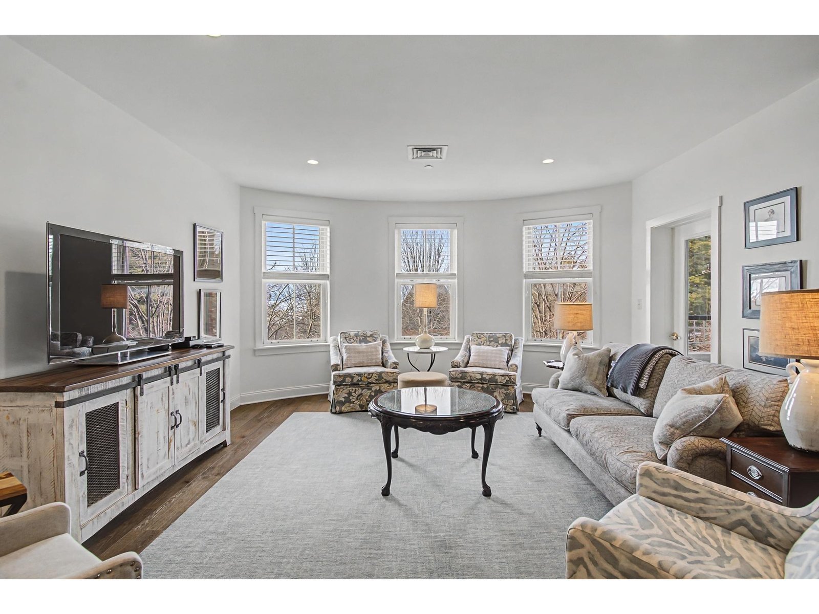 40 College Street, Unit 303