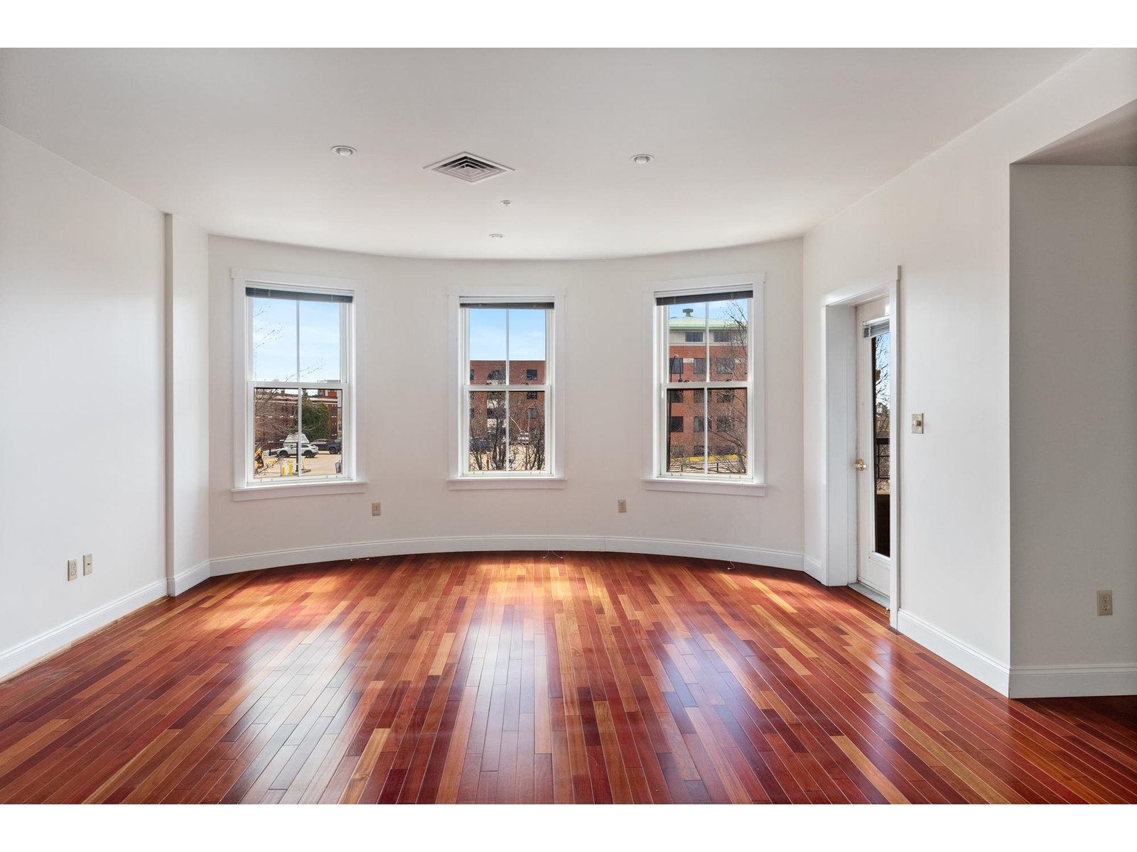 40 College Street, Unit 307
