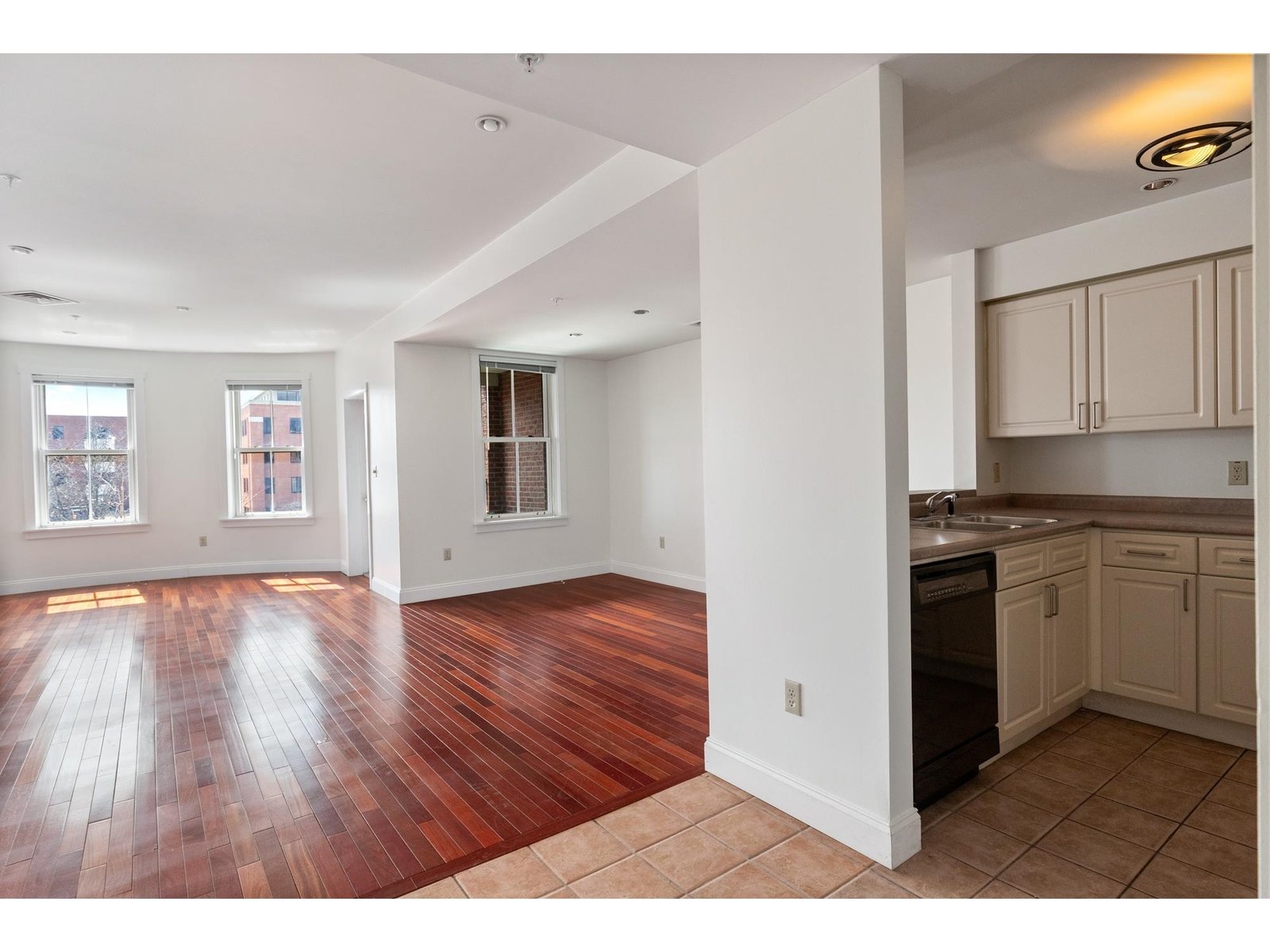 40 College Street, Unit 307