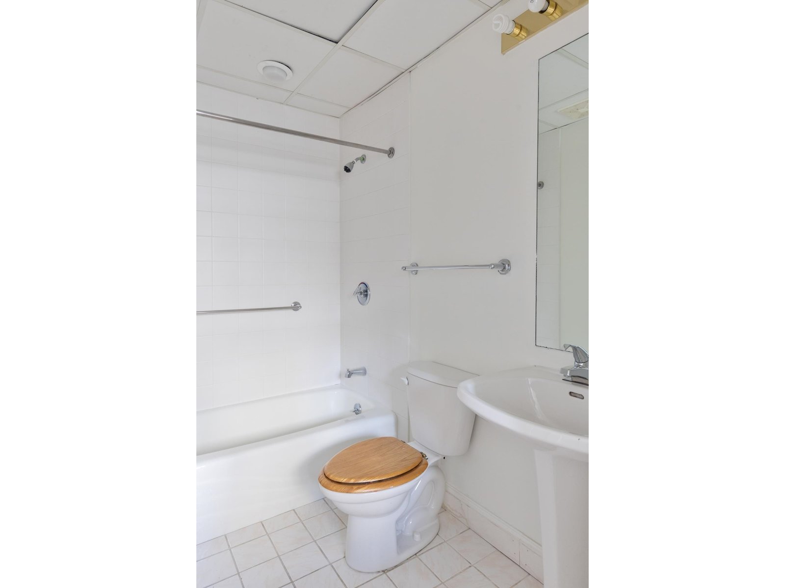 40 College Street, Unit 307
