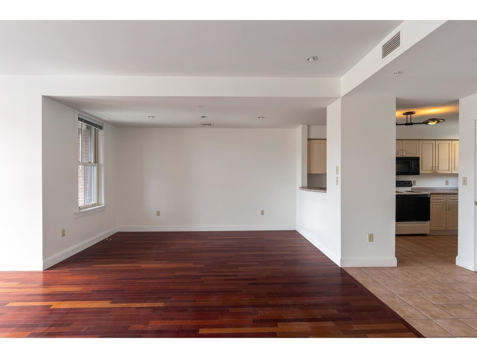 40 College Street, Unit 307