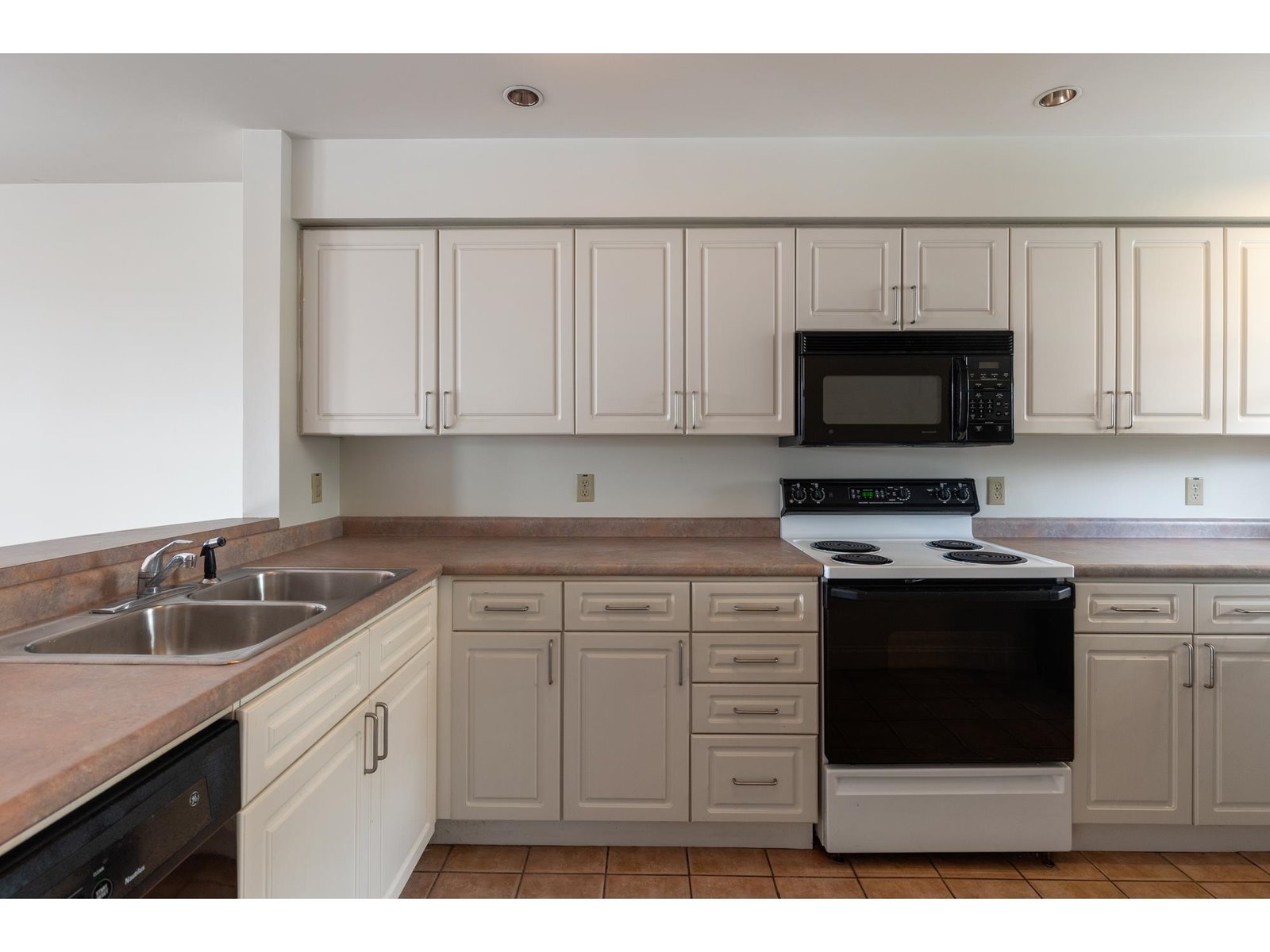 40 College Street, Unit 307