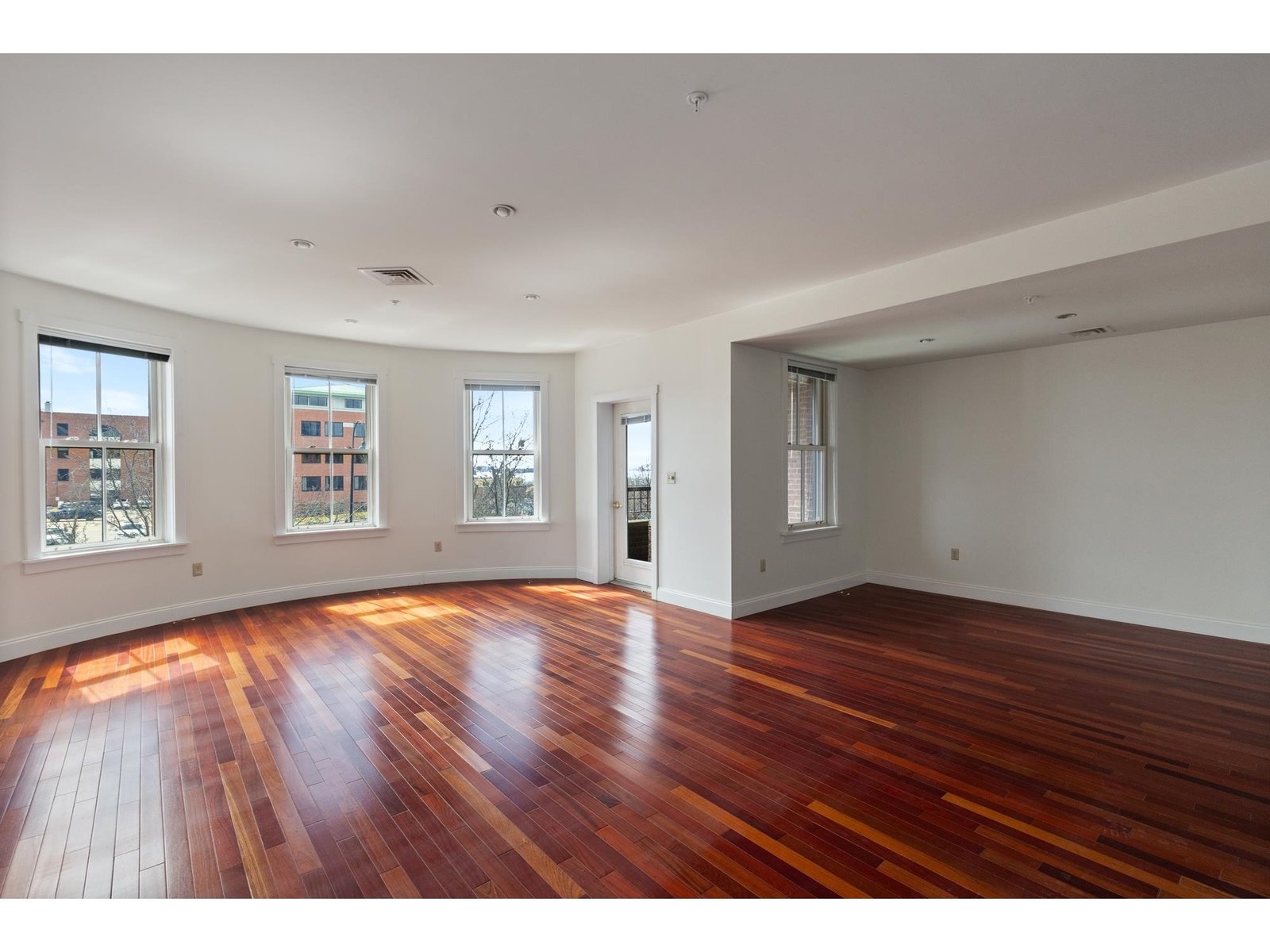 40 College Street, Unit 307