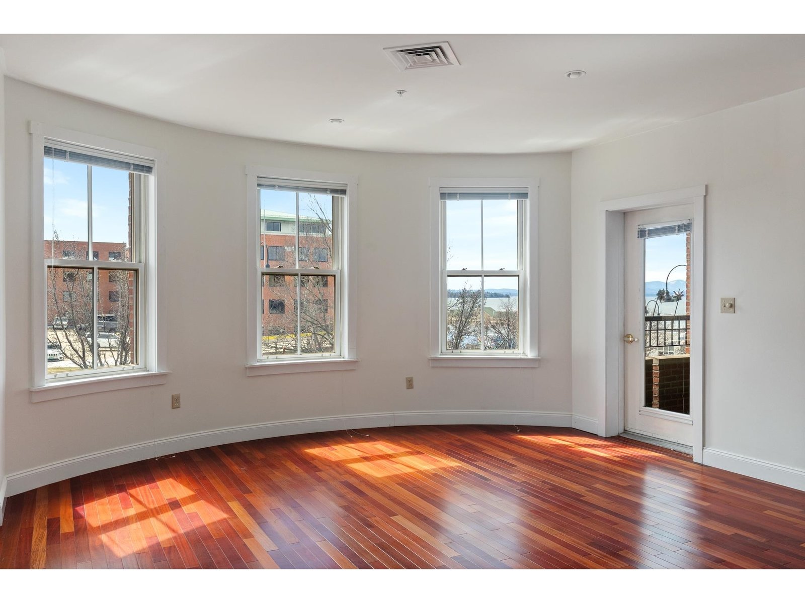 40 College Street, Unit 307