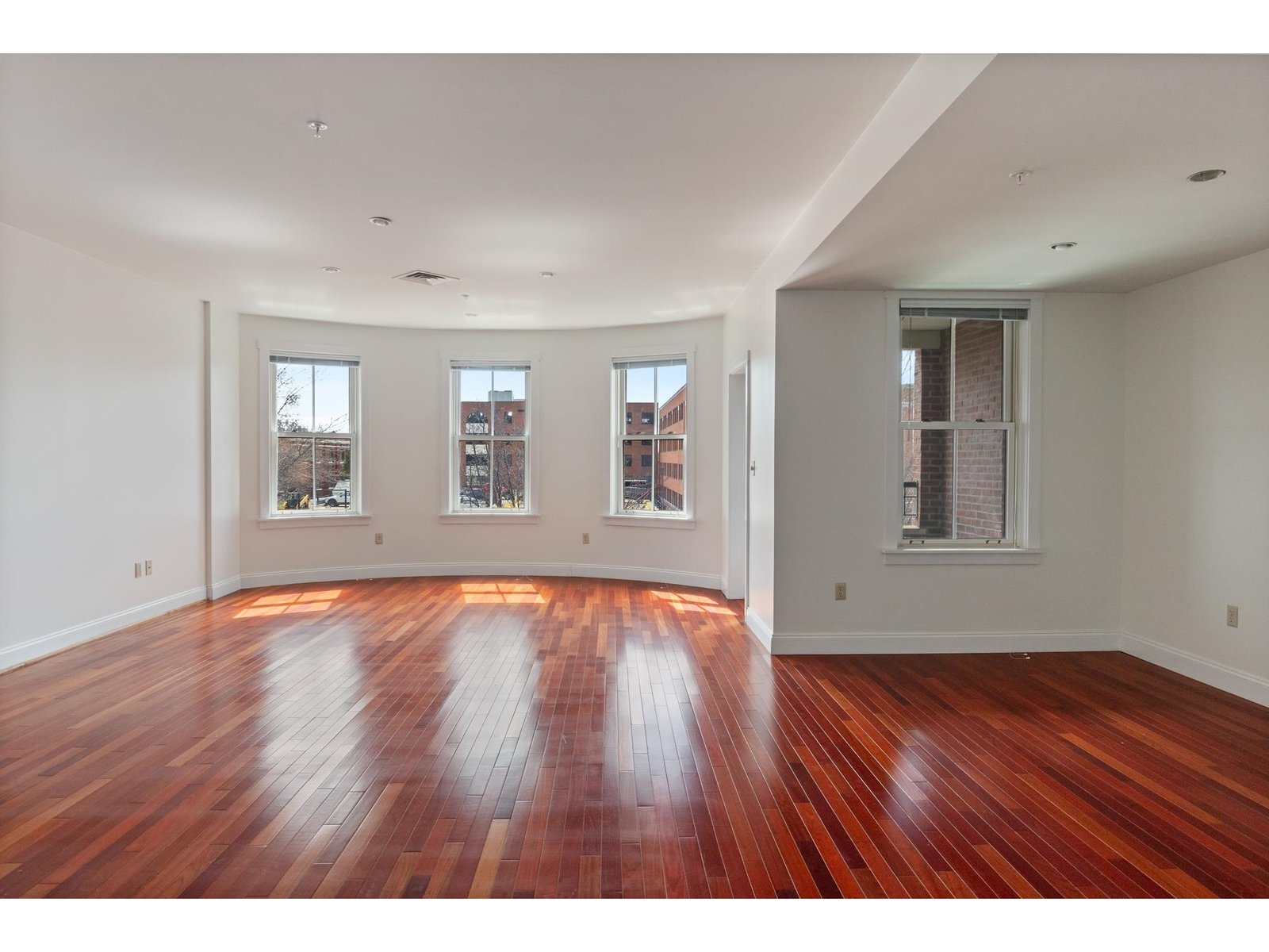 40 College Street, Unit 307
