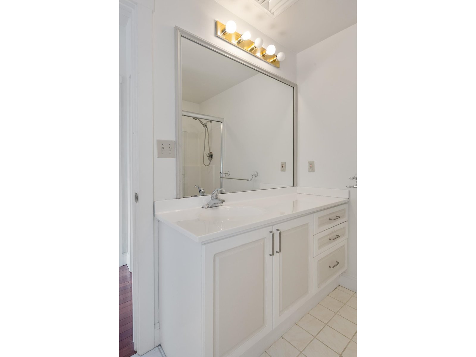 40 College Street, Unit 307