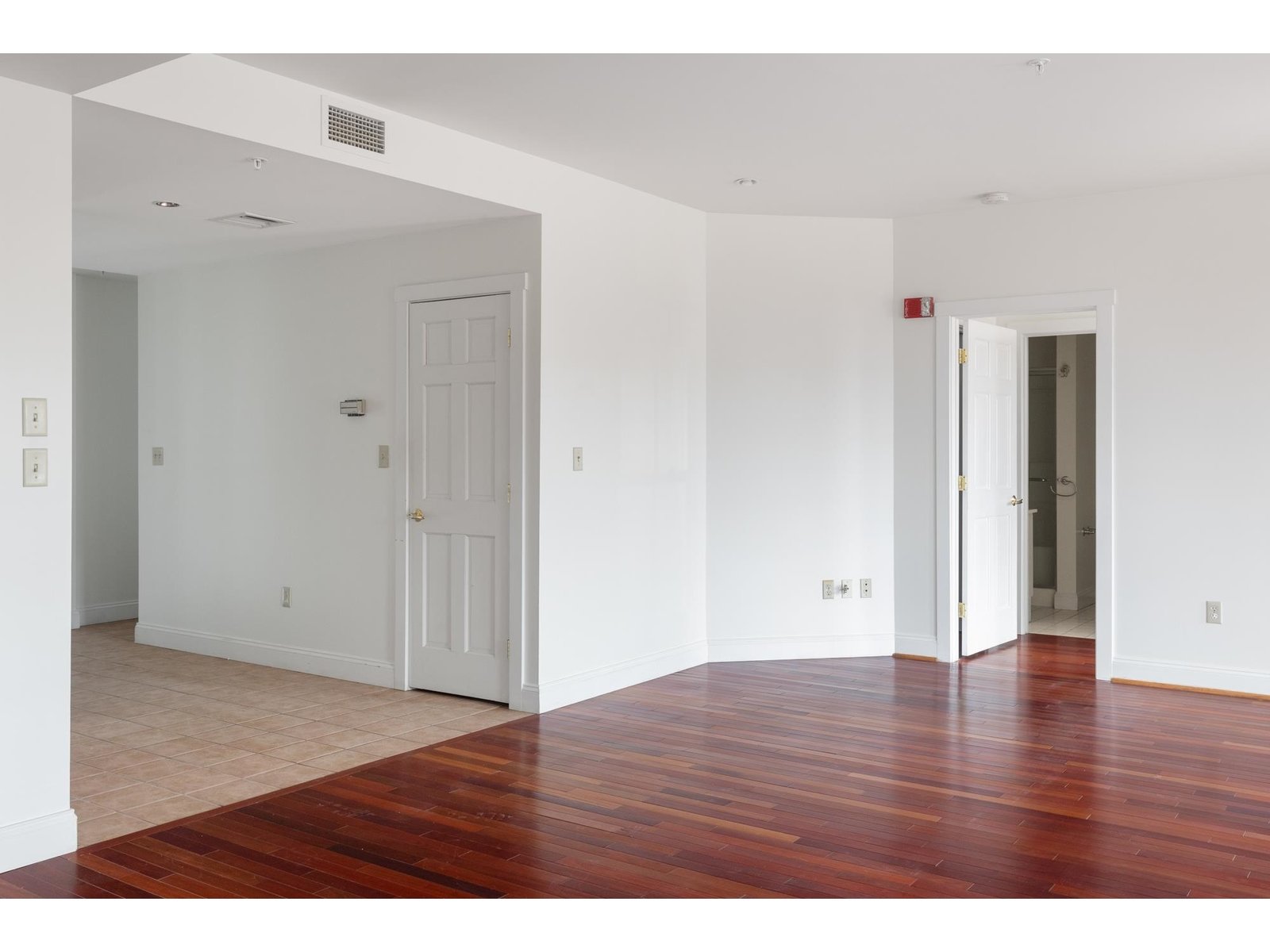 40 College Street, Unit 307
