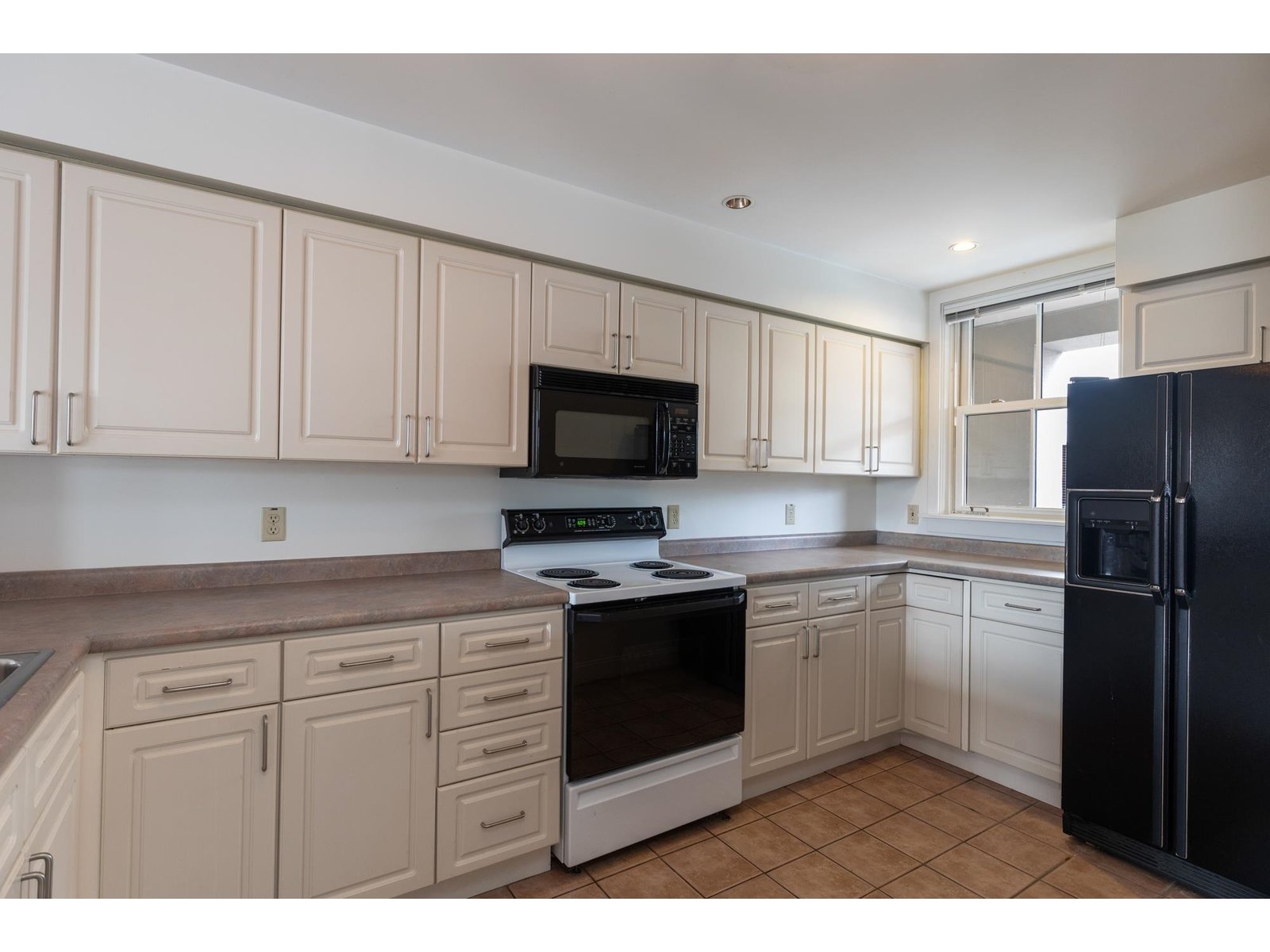 40 College Street, Unit 307