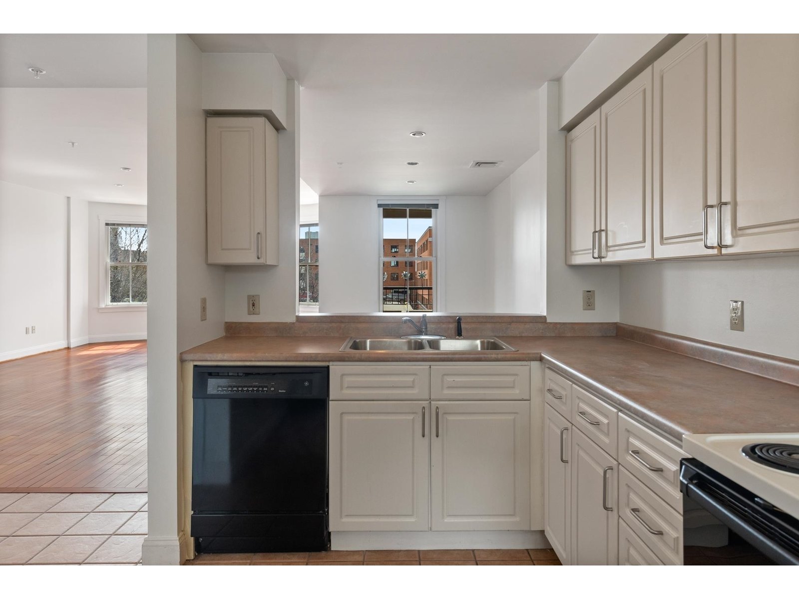 40 College Street, Unit 307