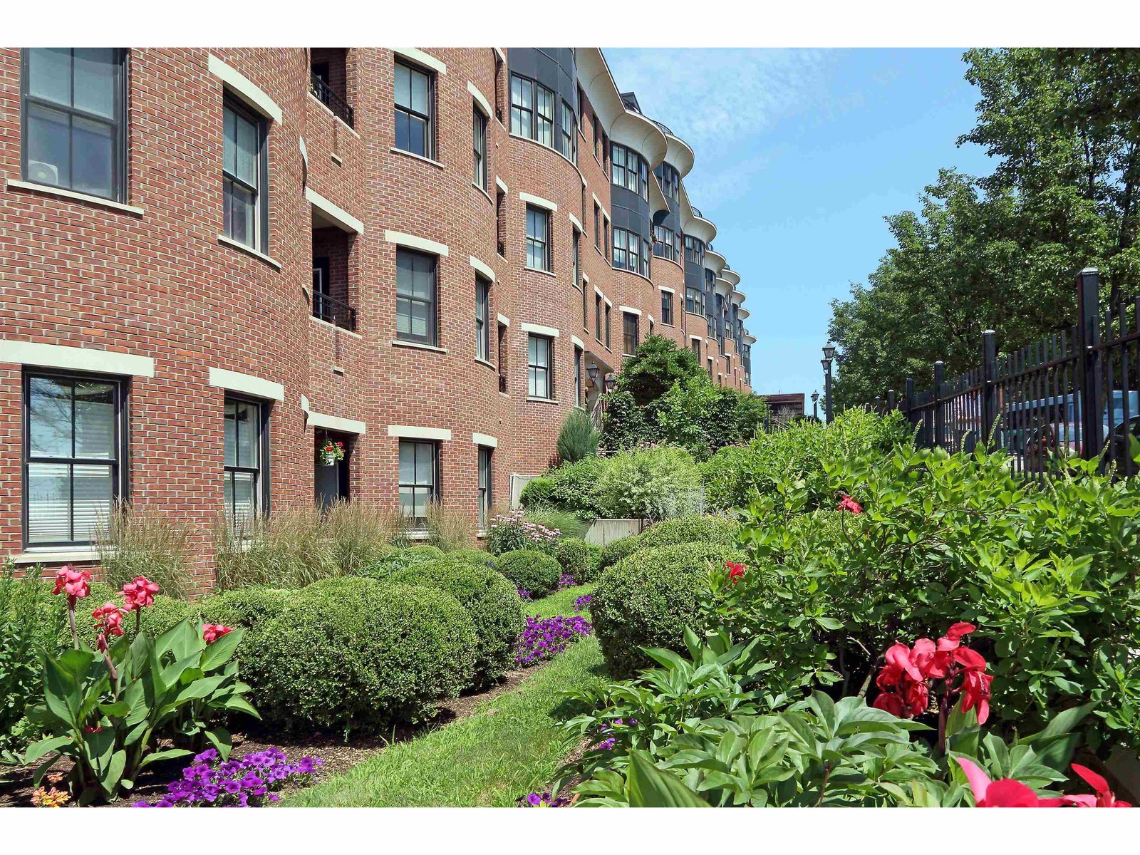 40 College Street, Unit 411