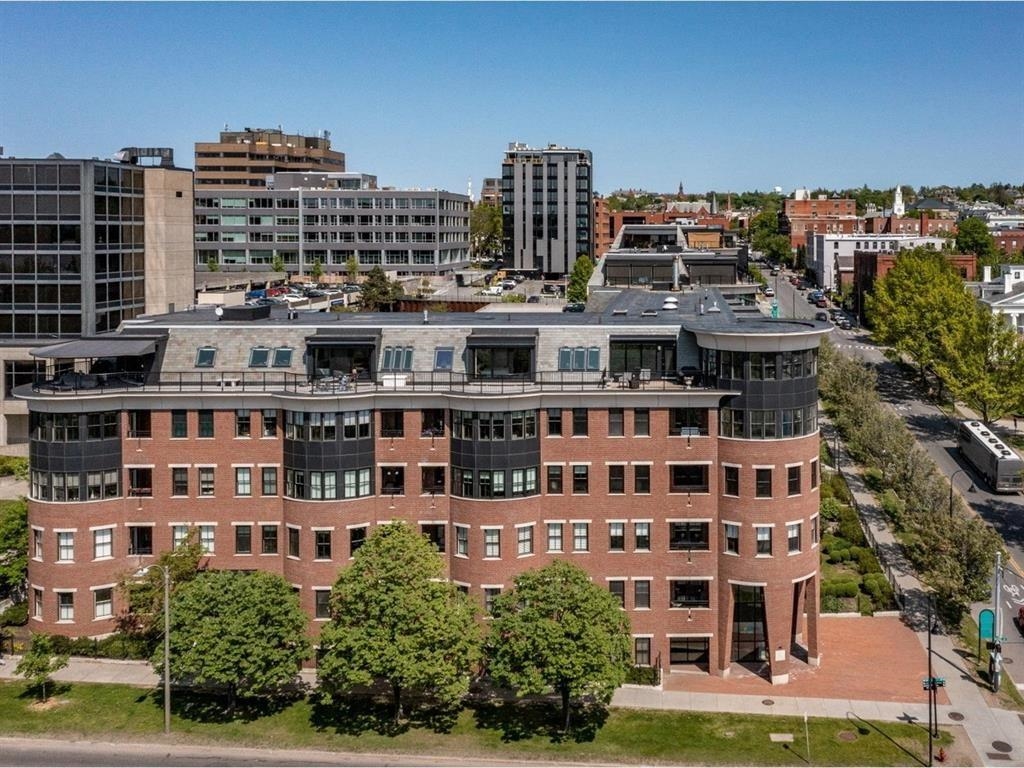 40 College Street, Unit 412