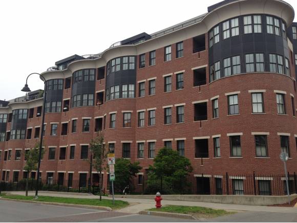 40 College Street, Unit 413