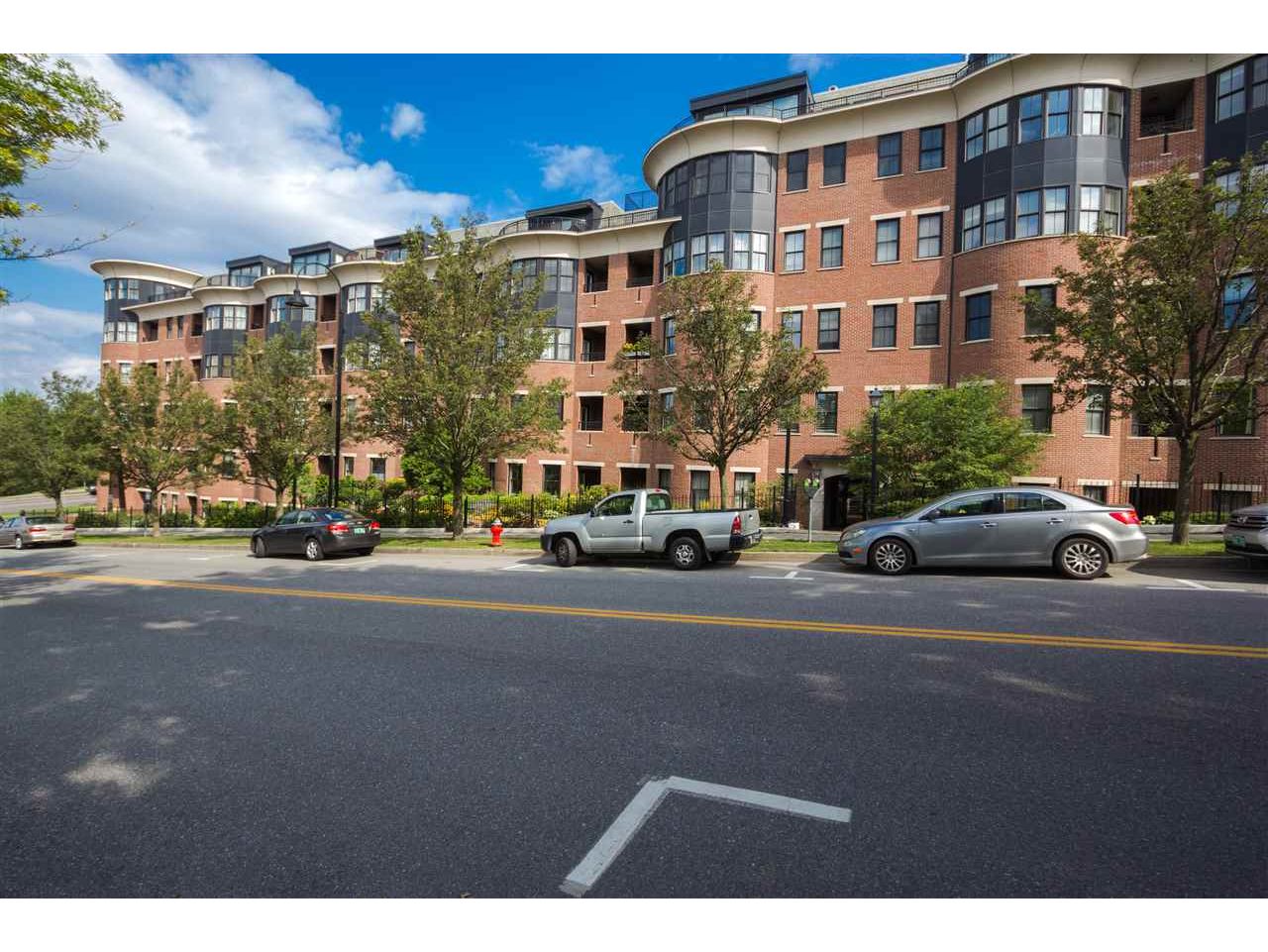40 College Street, Unit 413