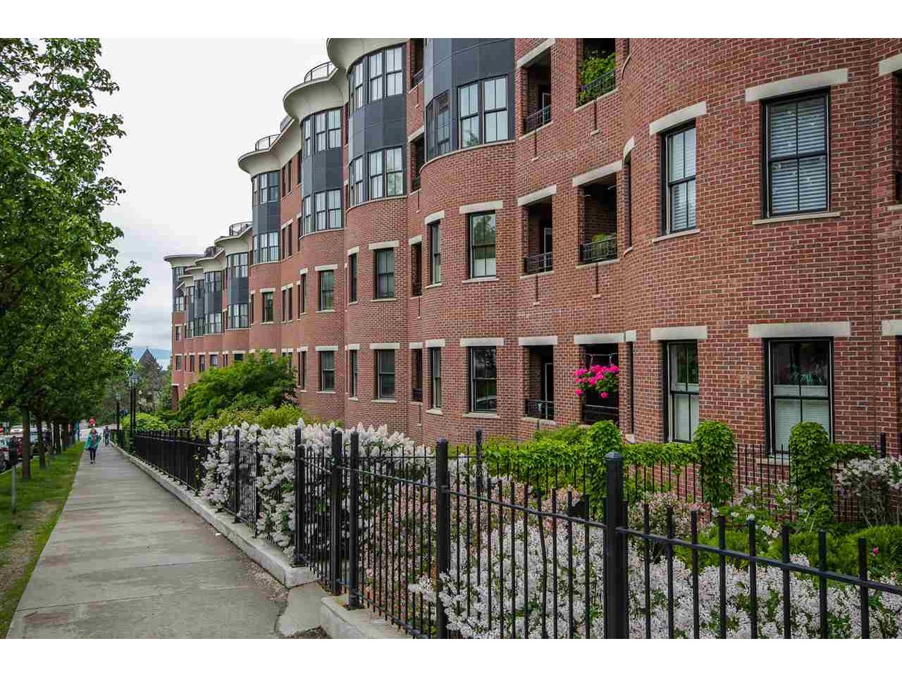 40 College Street, Unit 415