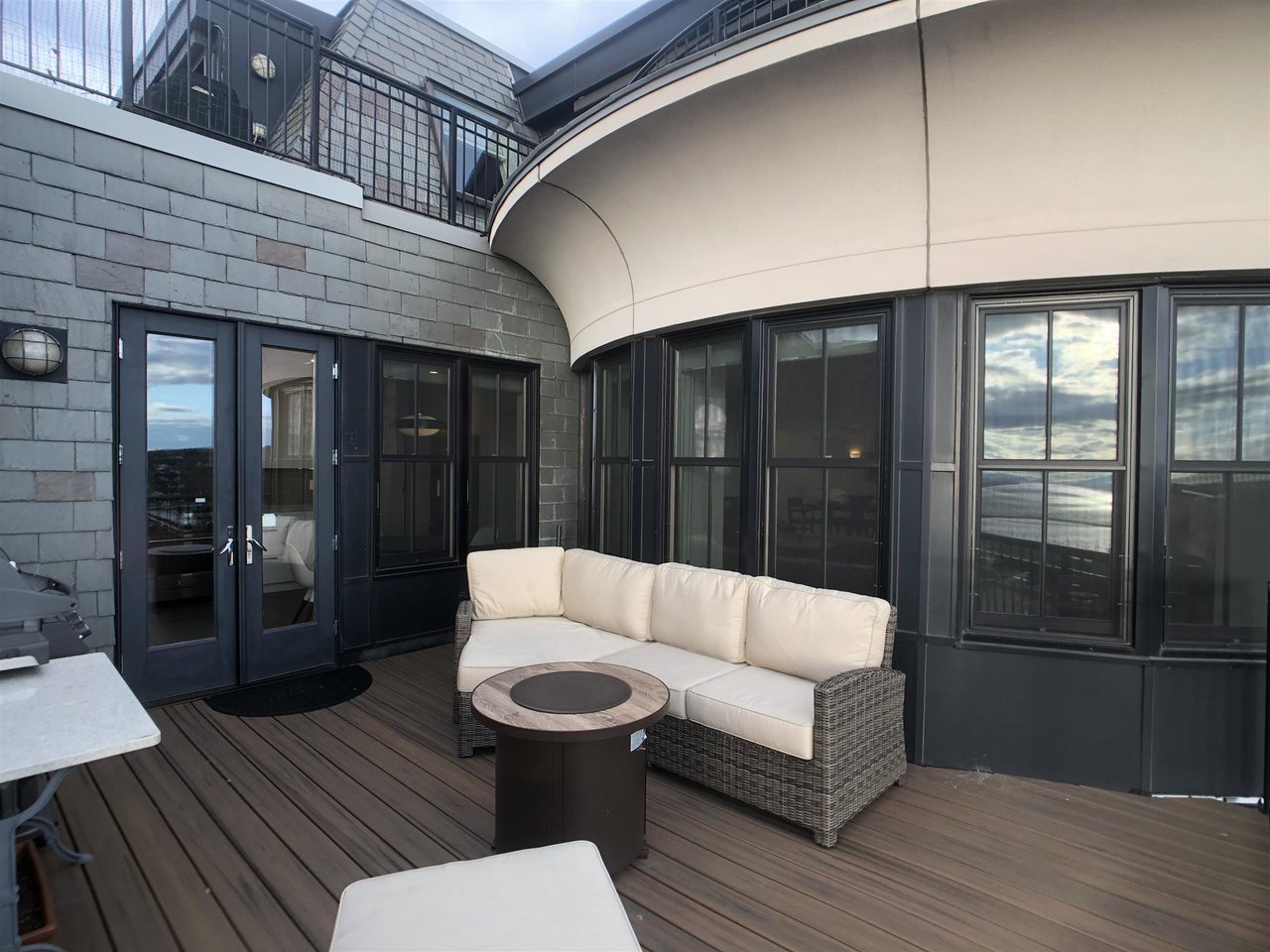 40 College Street, Unit 605
