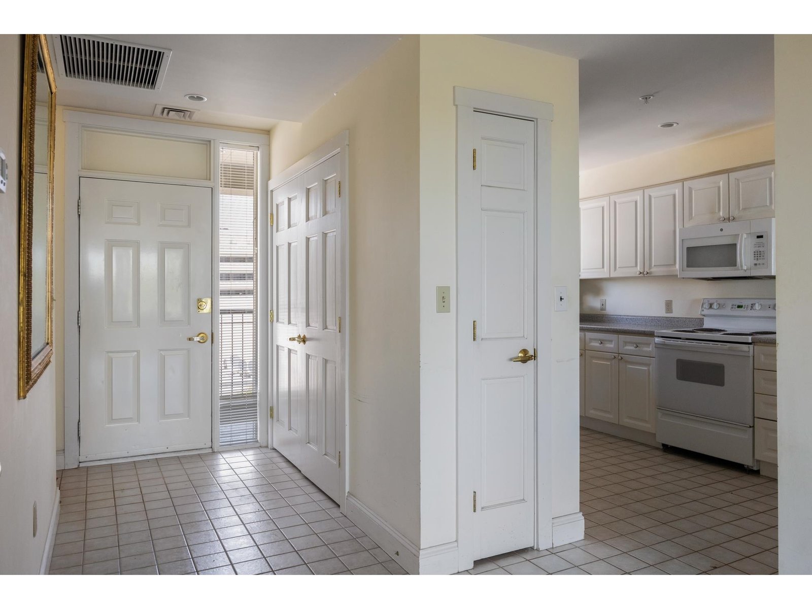 40 College Street, Unit 606