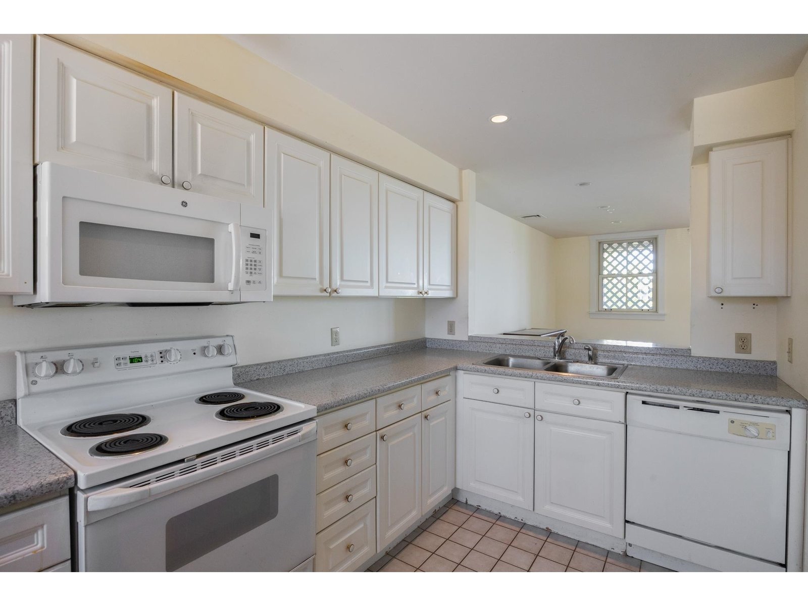 40 College Street, Unit 606