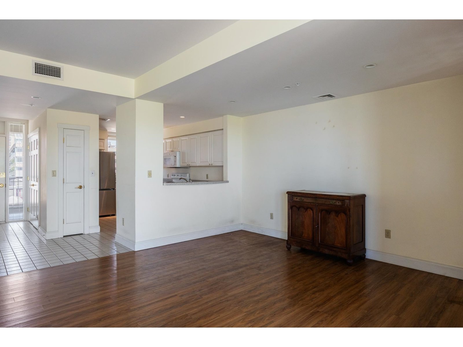 40 College Street, Unit 606