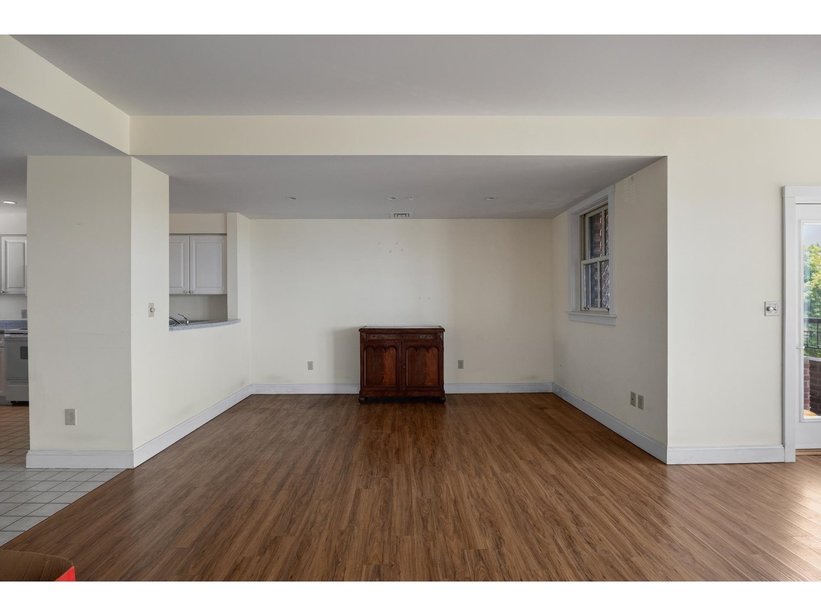 40 College Street, Unit 606