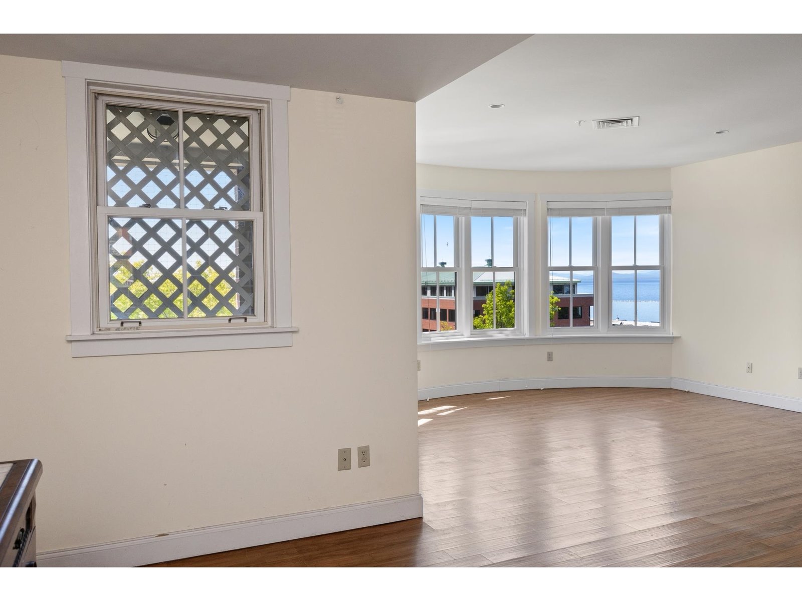 40 College Street, Unit 606