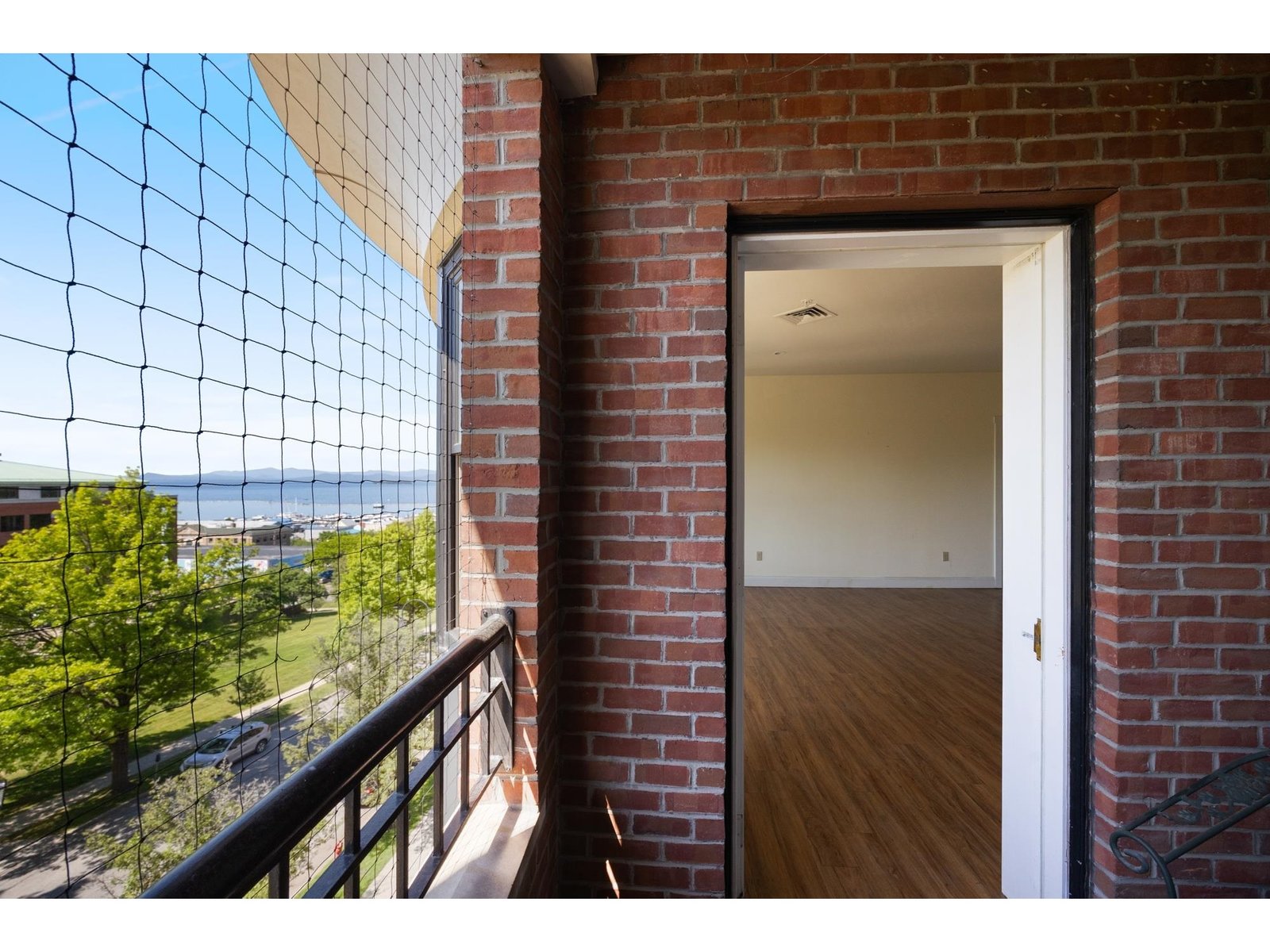 40 College Street, Unit 606