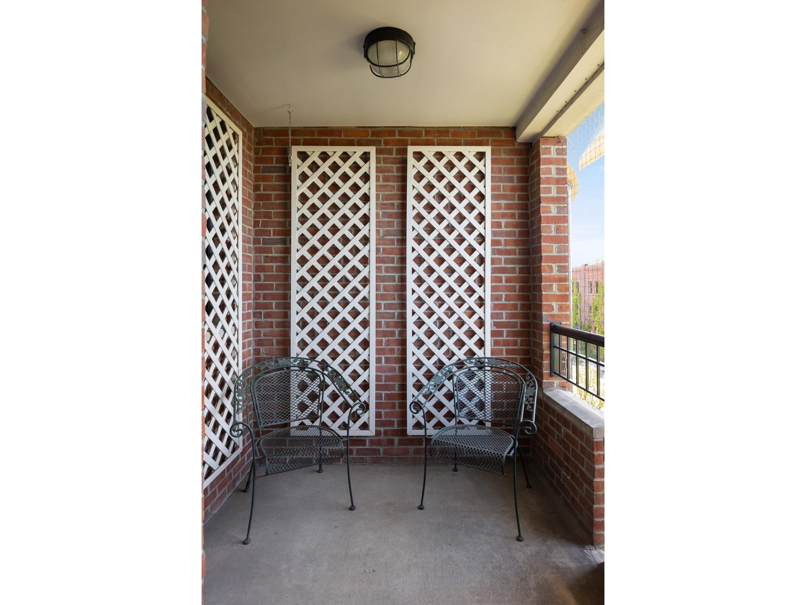 40 College Street, Unit 606