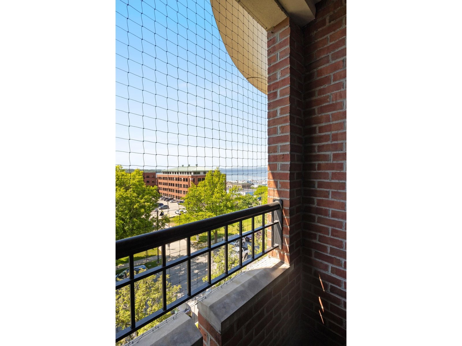 40 College Street, Unit 606