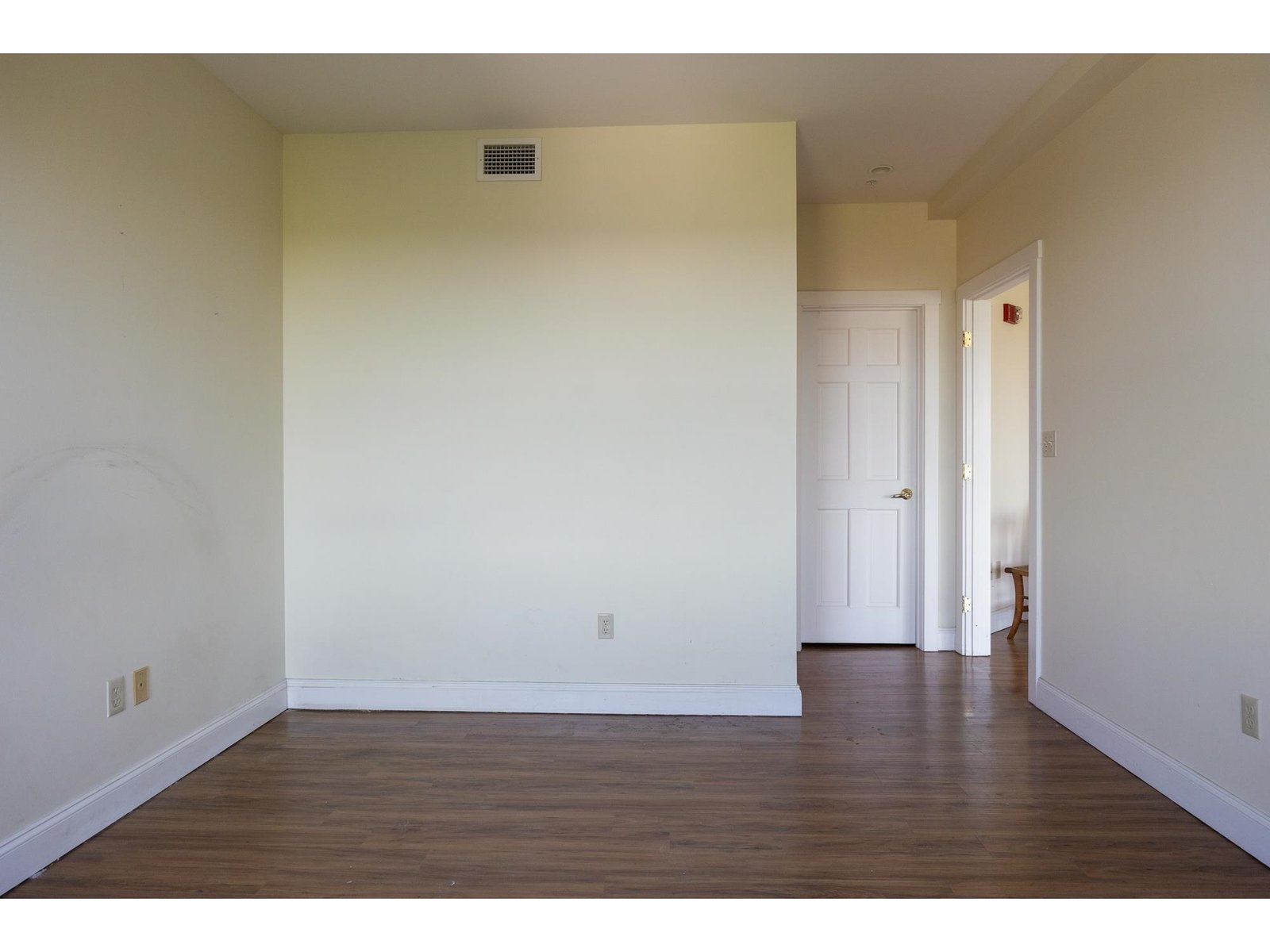 40 College Street, Unit 606
