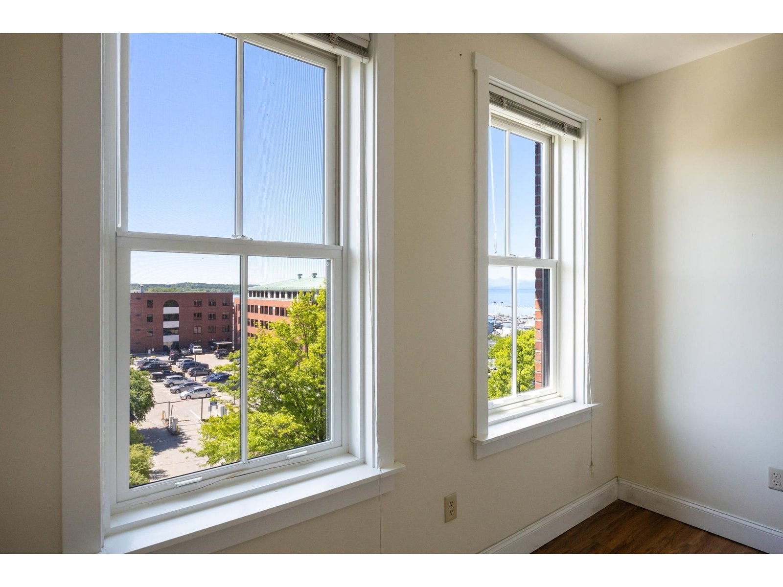 40 College Street, Unit 606