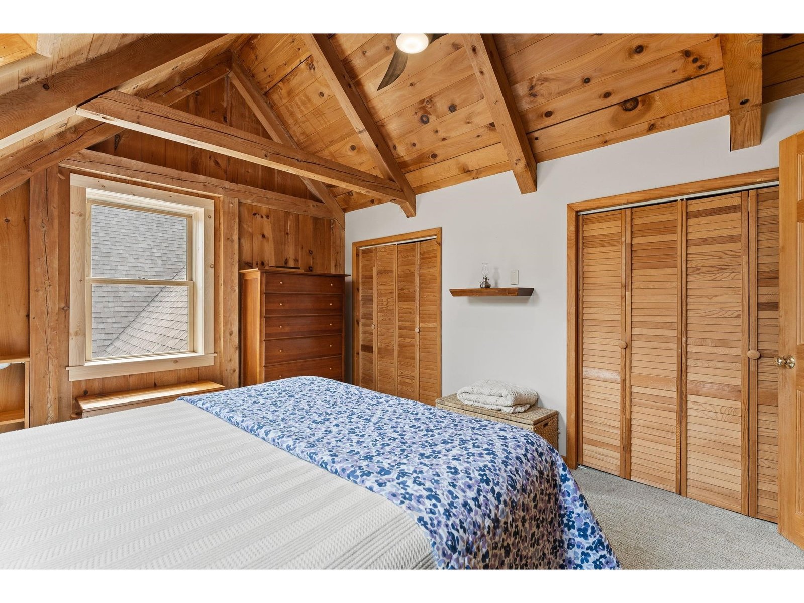 2 large closets!