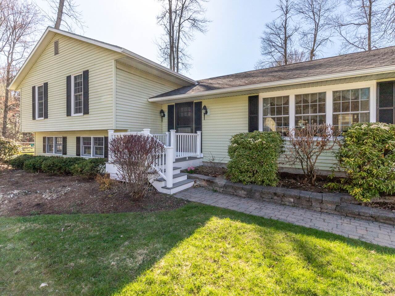 40 Munroe Drive