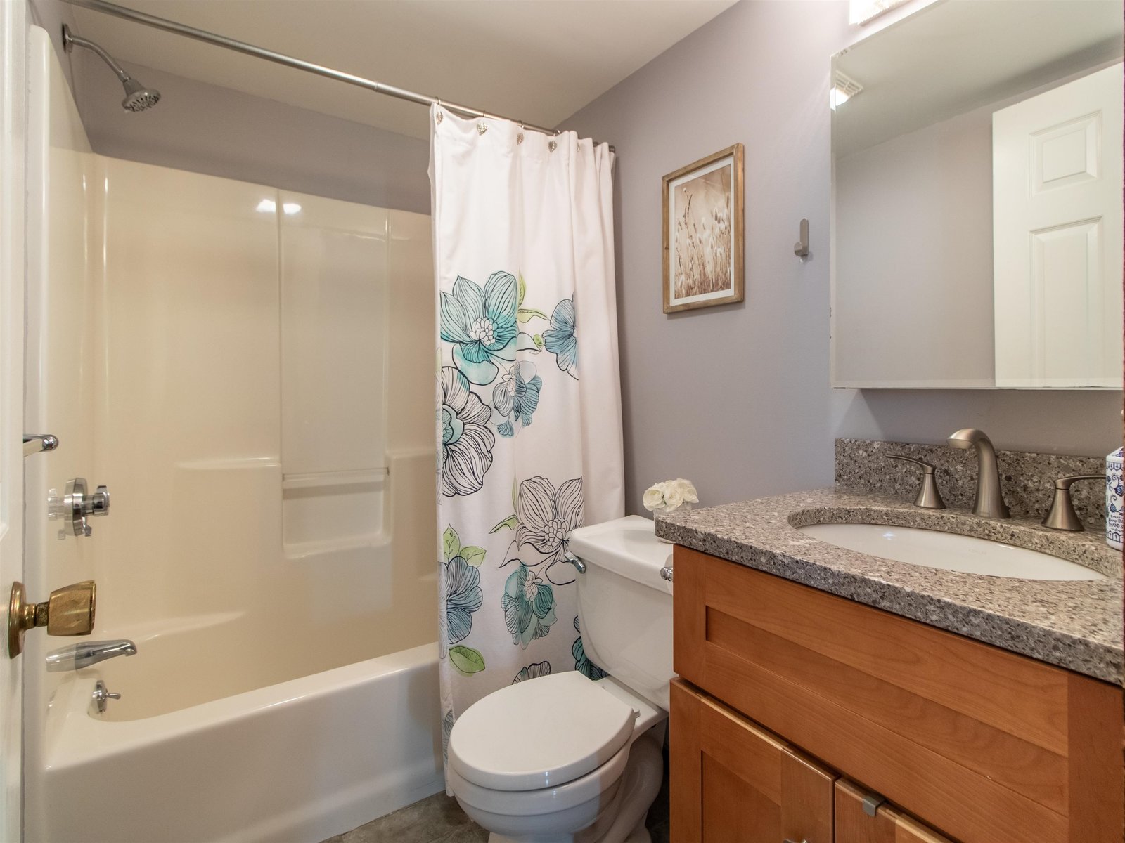 Main Floor Full Bath