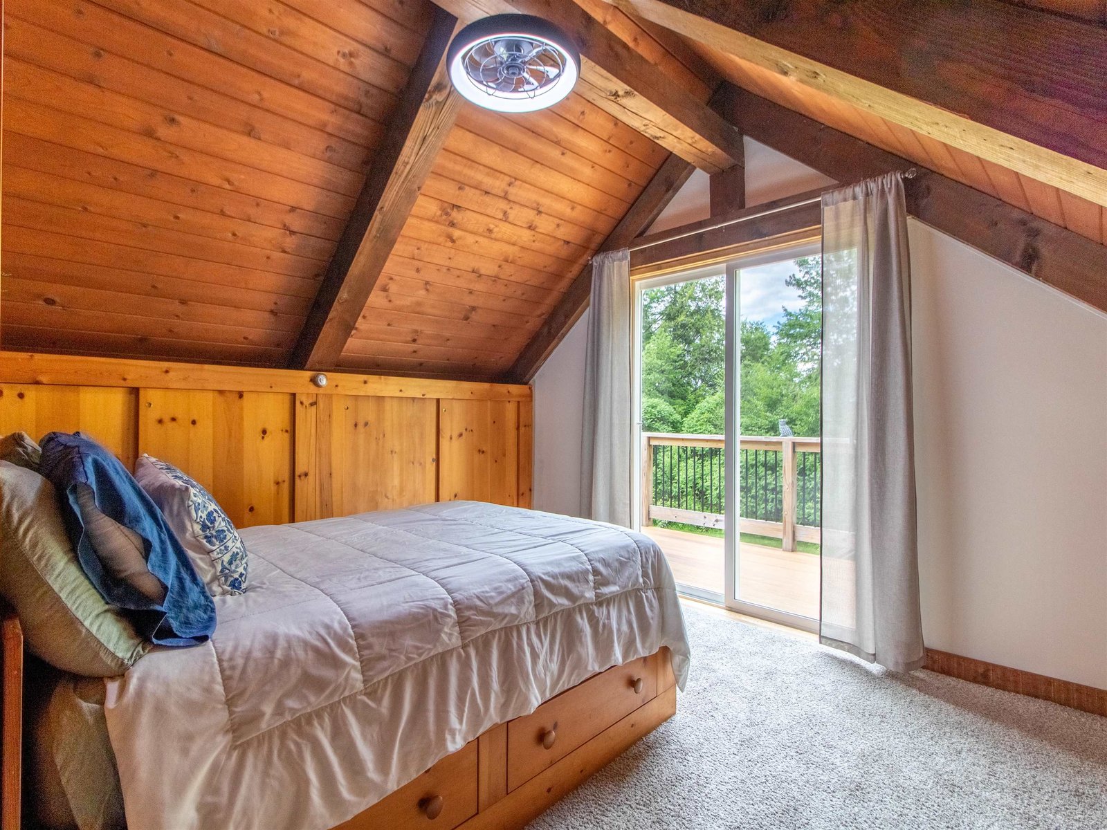 2nd Foor primary bedroom w/half bath
