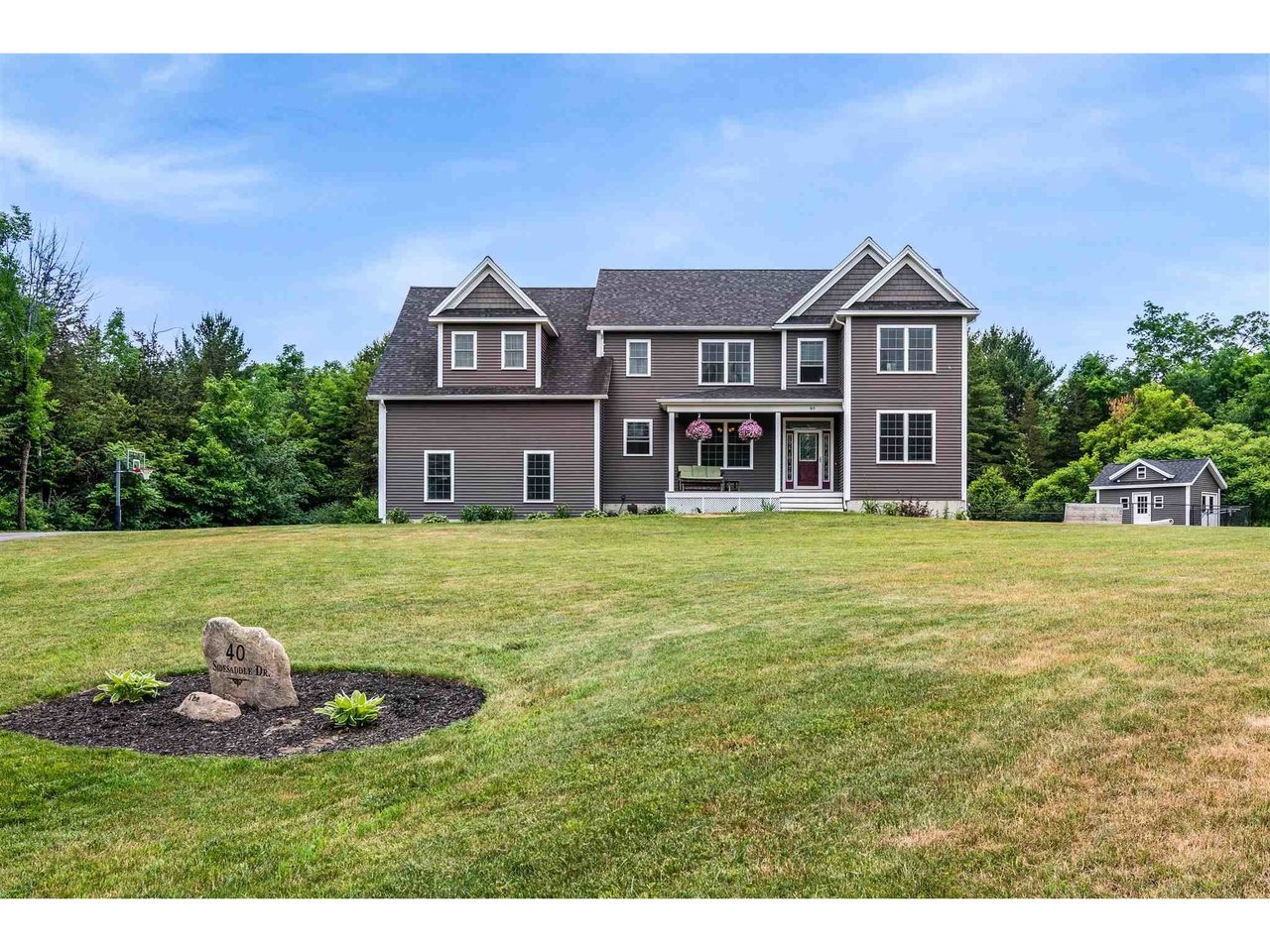 40 Sidesaddle Drive