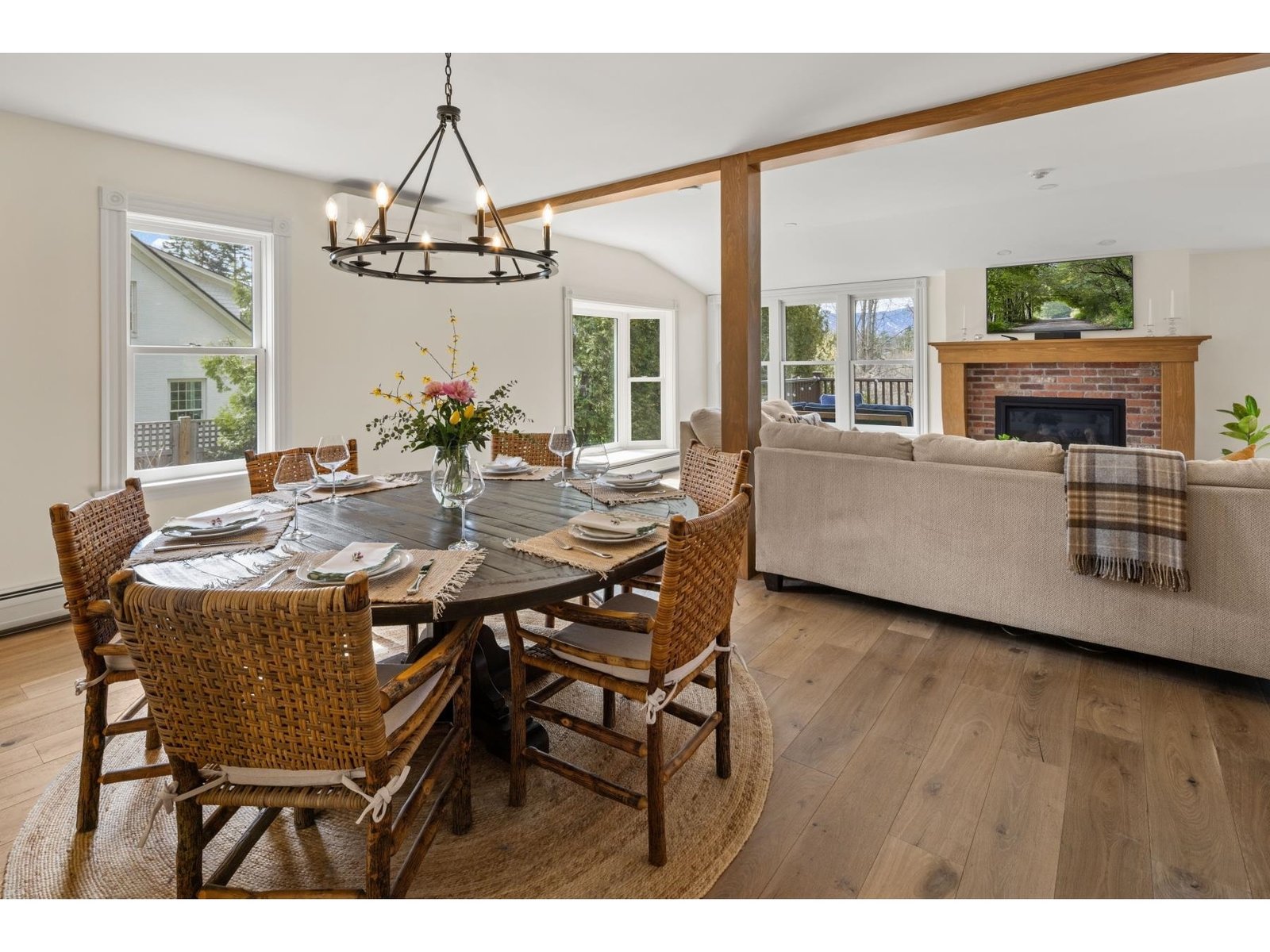 Love the afternoon light in this room