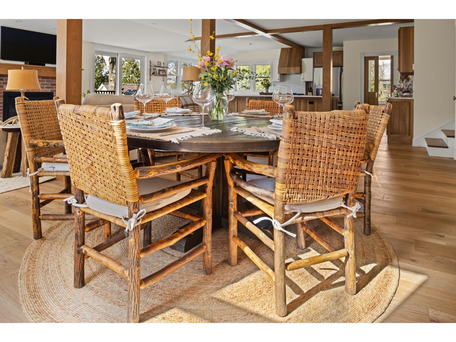 Fit for entertaining large groups