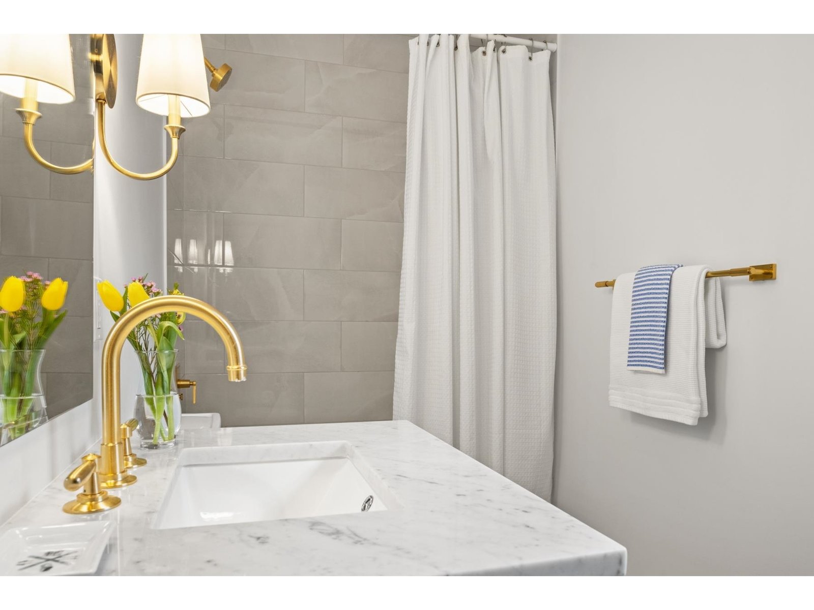 Full bathroom - 2nd Level