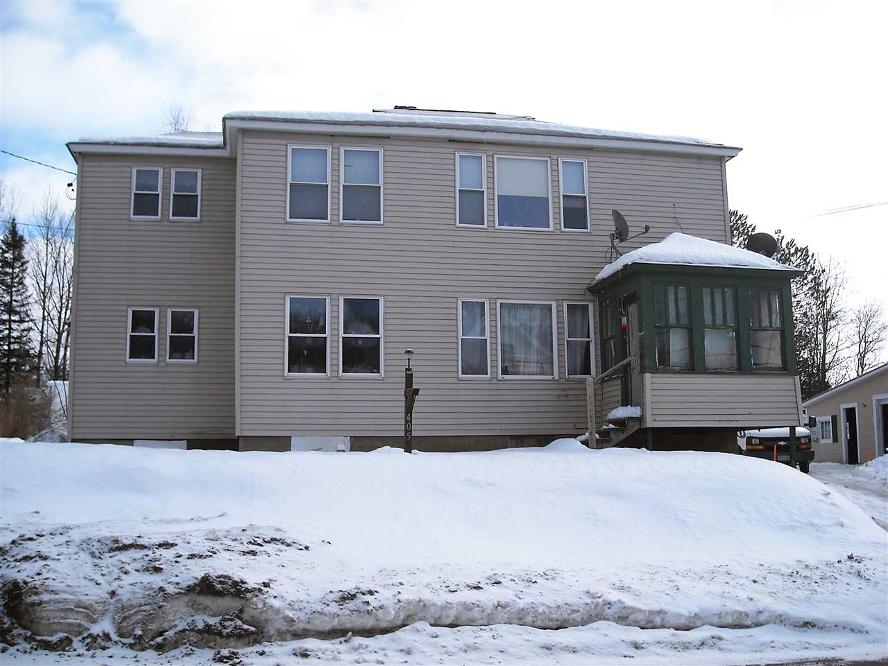 405 Pleasant Street