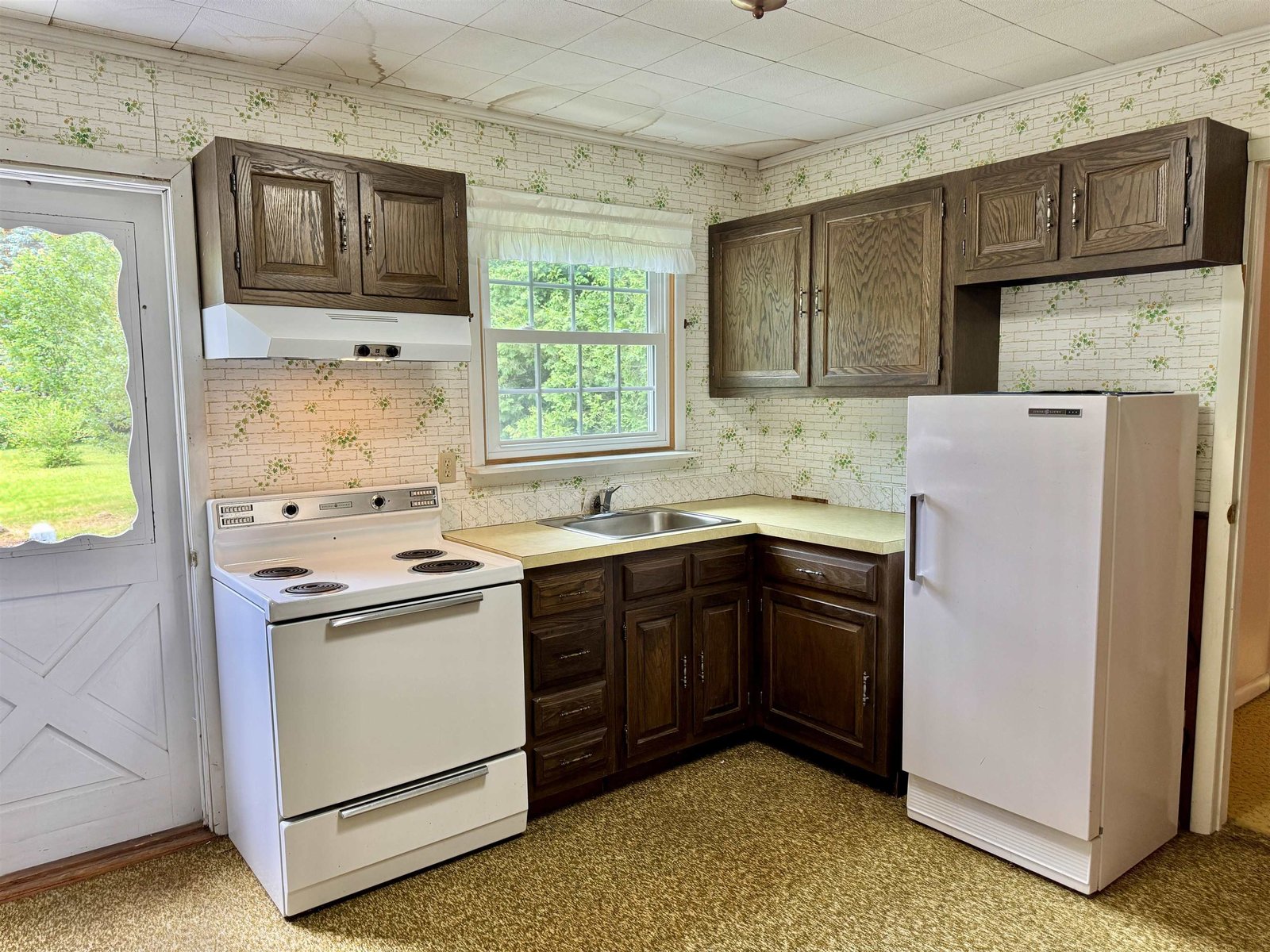 2nd floor kitchenette