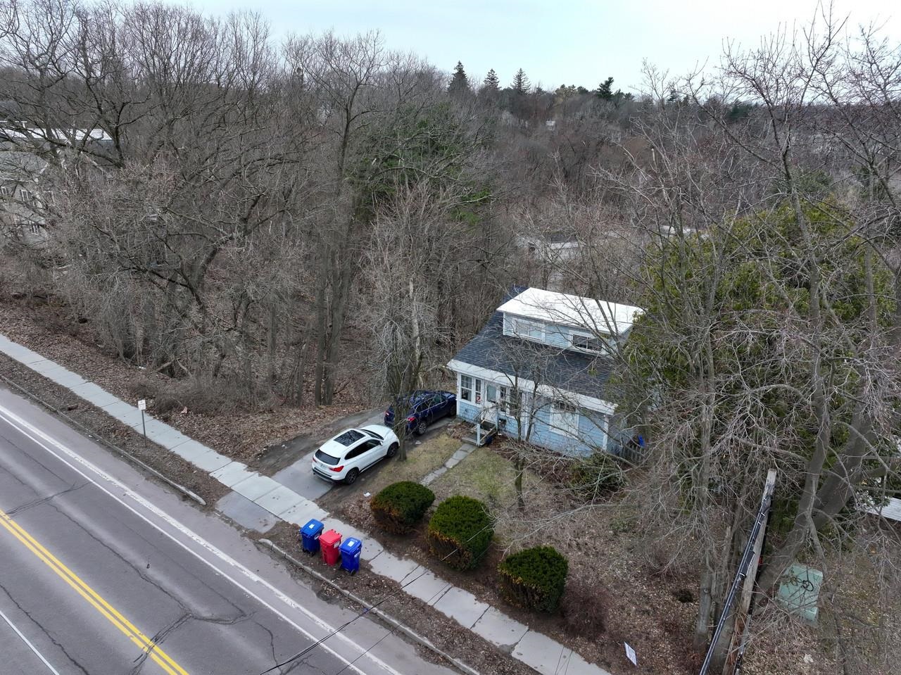 406 Colchester Avenue, Burlington