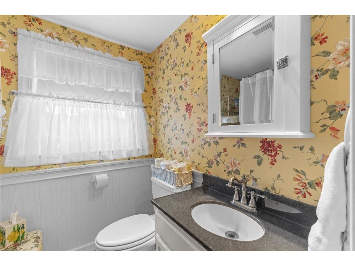 Upstairs Full Bath